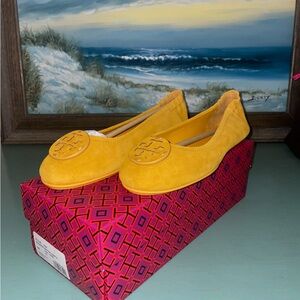 Offers Welcome!! NWT Tory Burch Suede Minnie Ballet Flats Golden Crest
